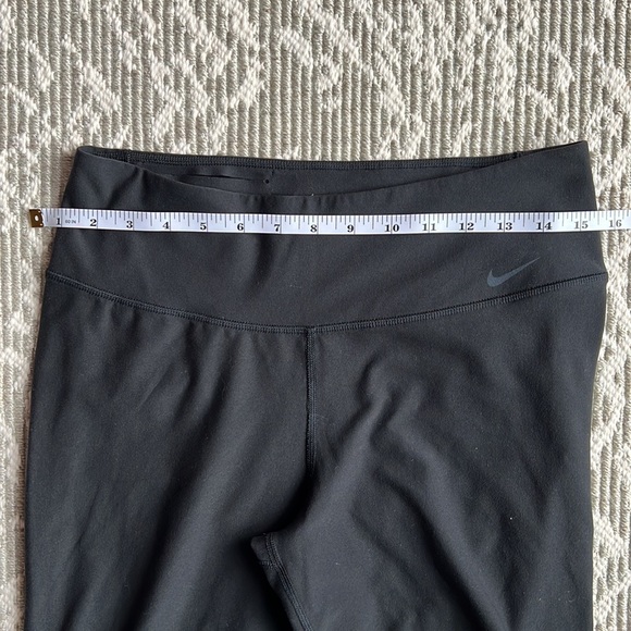 Nike Dri-FIT Capri Leggings - Picture 4 of 4